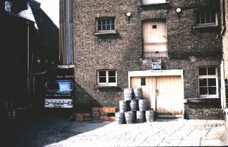 File:Greys Chelmsford brewery 7.4.1979.jpg