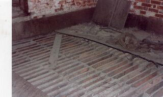File:Boyes Croft Maltings Wire floor kiln.jpg