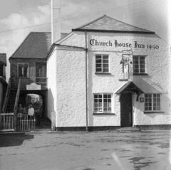 File:Broadhempston Church Inn.jpg