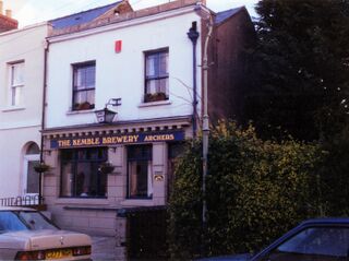 File:Cheltenham Kemble Brewery 1995.jpg