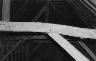 File:Boyes Croft Maltings Roof brace.jpg