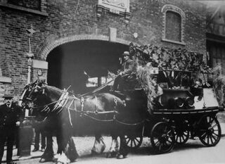File:Fremlins dray in front of brewery.jpg