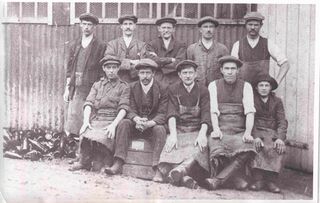 File:Gales Horndean workers c1910.jpg