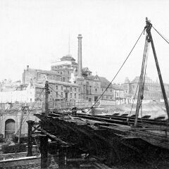 File:Nottingham Brewery in the background of Victoria Station, during construction, Nottingham, c 1894-8.jpg