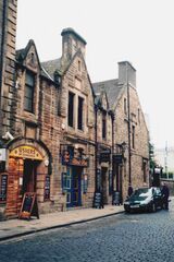 File:Pear Tree ex Ushers Distillery Offices Edinburgh PG (2).jpg