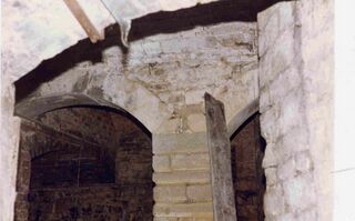 File:Bowly Cirencester 1994 Cellar arches.jpg