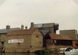 File:St Neots Paines F4417.jpg