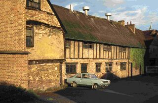 File:The Guild House (ex Holdom's Brewery, Fenny Stratford) 1977.jpg