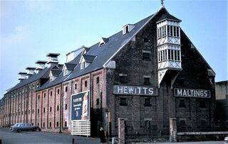 File:Hewitts Maltings Grimsby 11.4.1970.jpg