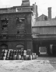 File:Whitbread Chiswell St Cask Yard ab.jpg