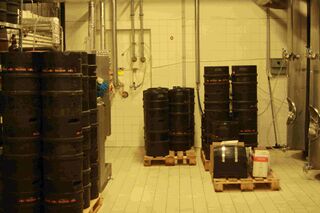 File:Rollberger Brewery Berlin 2014 (6).jpg
