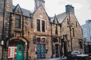 File:Pear Tree ex Ushers Distillery Offices Edinburgh PG (4).jpg