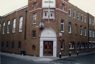 File:Whitbread Bottling Store Britannia St London (2).jpg