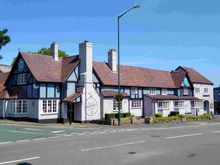 File:Studley Brewery Co, Barley Mow, Studley Warwickshire (2) 2021 PH.jpg