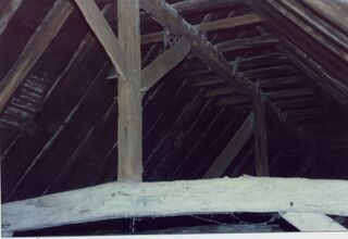 File:Boyes Croft Maltings Roof trusses.jpg