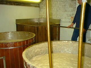 File:Wickwar Brewery 2004 (13).jpg