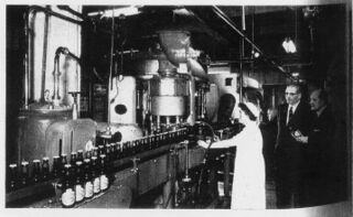 File:Groves & Whitnal Bottling Line 1961.jpg