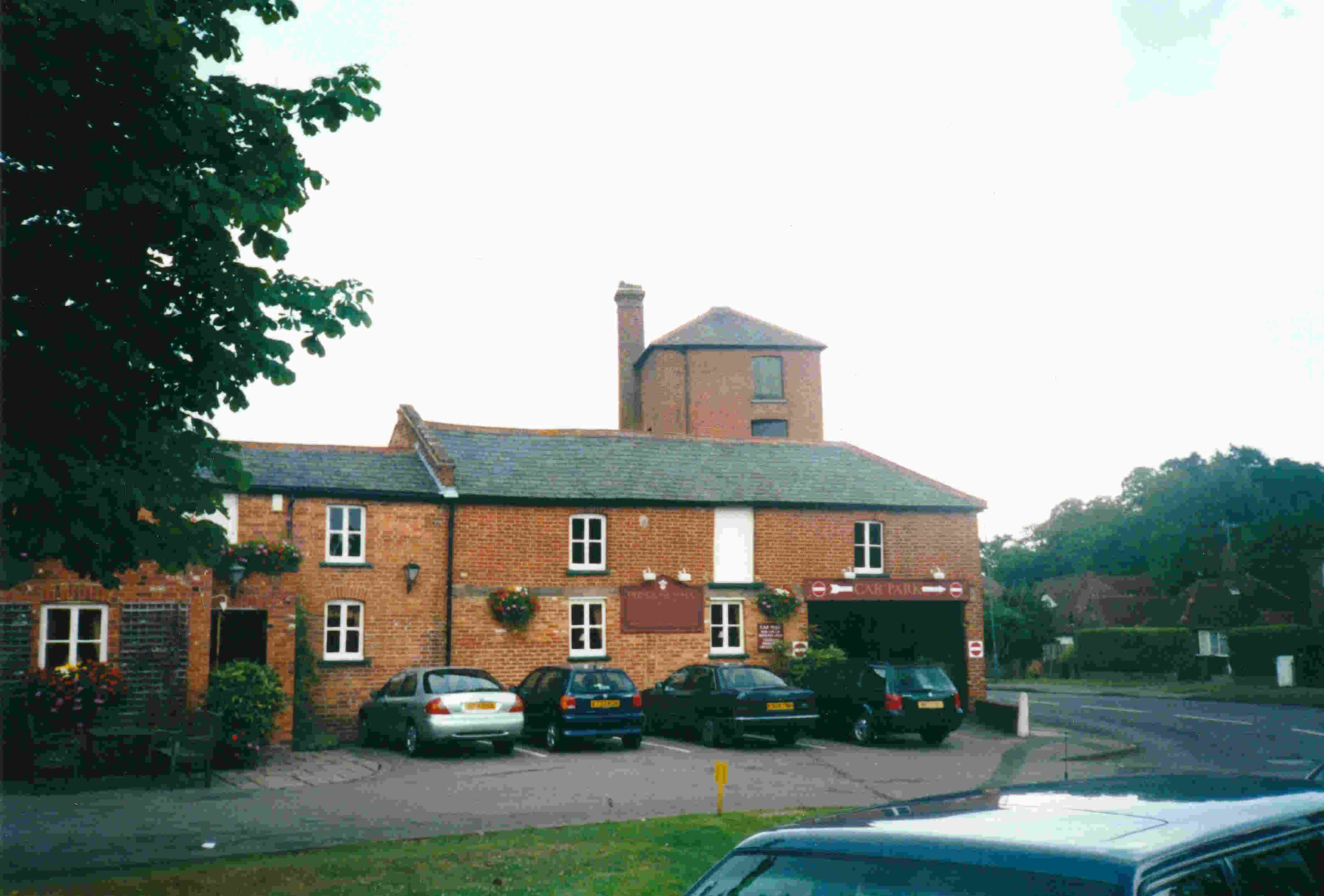 File:Limbrick Brewery Esher - 2016 PG (2).jpg - Brewery History Society ...