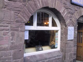 File:AbergavennyKingsHead2005a TN.jpg