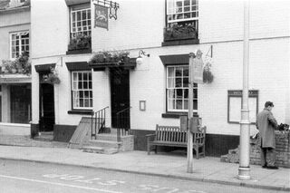 File:Golden-Lion-Bridgnorth-1960s.jpg