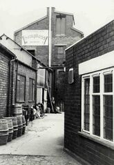 File:Simpkiss Brierley Hill.jpg