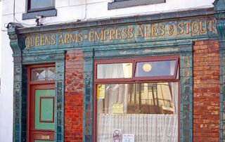 File:ManchesterQueensArms2007b TB Feb2007.jpg