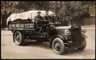 File:Swan Brewery Leatherhead dray.JPG
