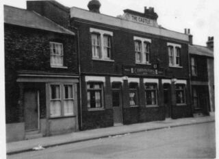 File:Grays Castle B&W.jpg