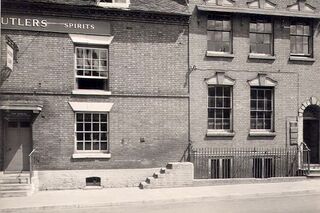 File:Golden-Lion-Bridgnorth-1942.jpg
